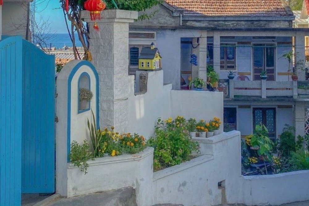 09:00 - Check-in Làng Chài Nhơn Lý Đầy Màu Sắc