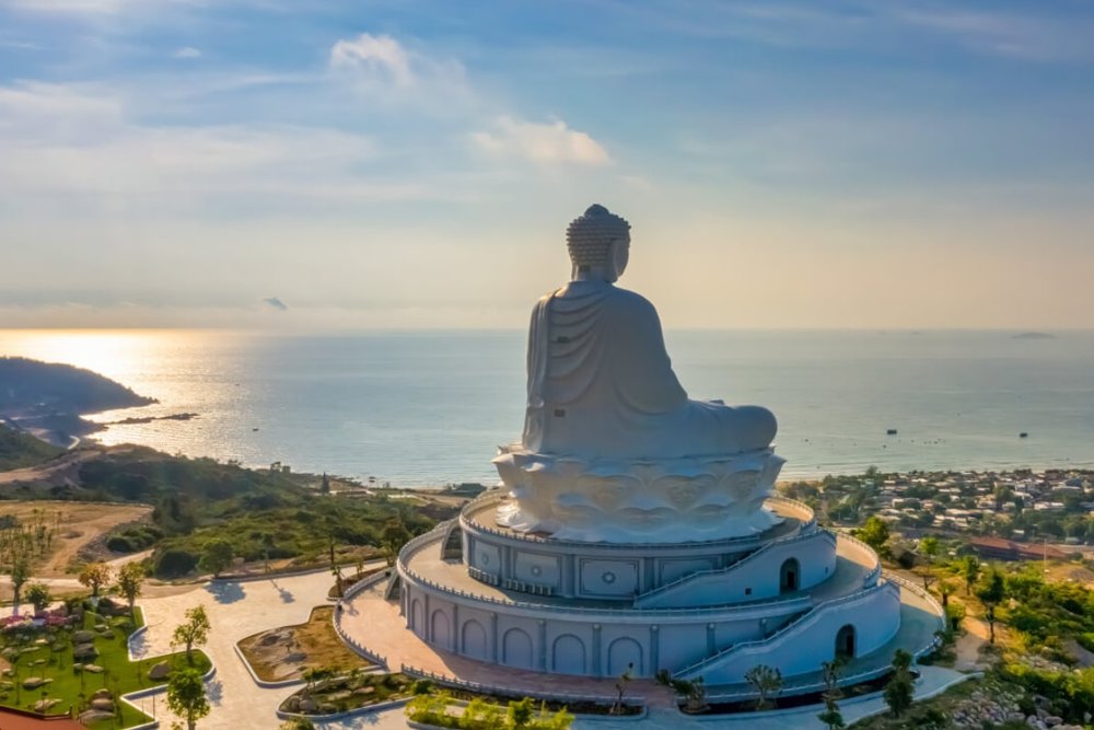 09:00 - Check-in Làng Chài Nhơn Lý Đầy Màu Sắc