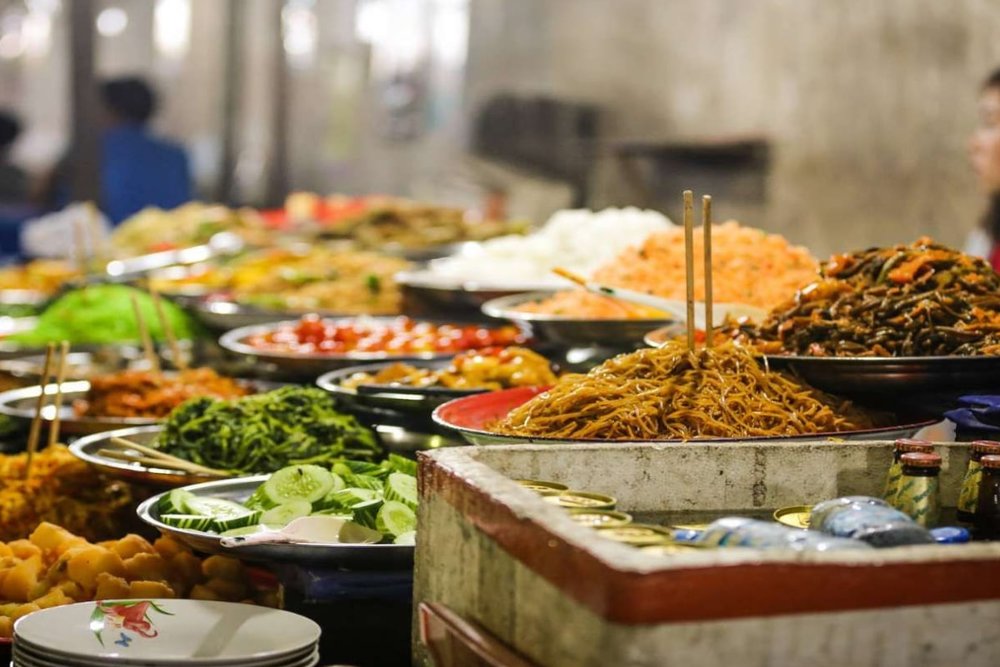 Ẩm Thực Tinh Tế Cho Kẻ Lữ Hành Cô Độc