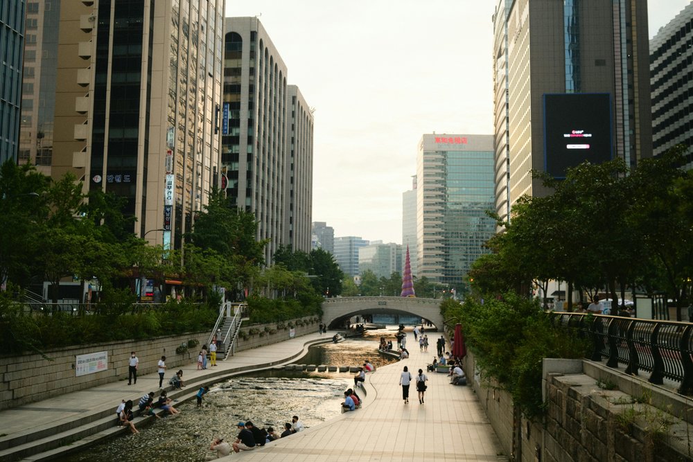 Evening walk at Cheonggyecheon Stream | Photo Credit: yeoul Shin on Unsplash