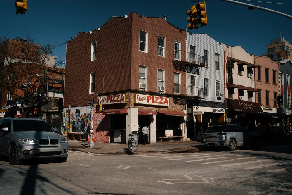 Joe’s Pizza corner store | Photo credit: Douglas Schneiders on Pexels