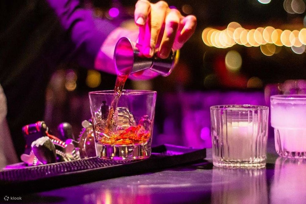 Enjoy discounts on drinks during happy hour in NYC!