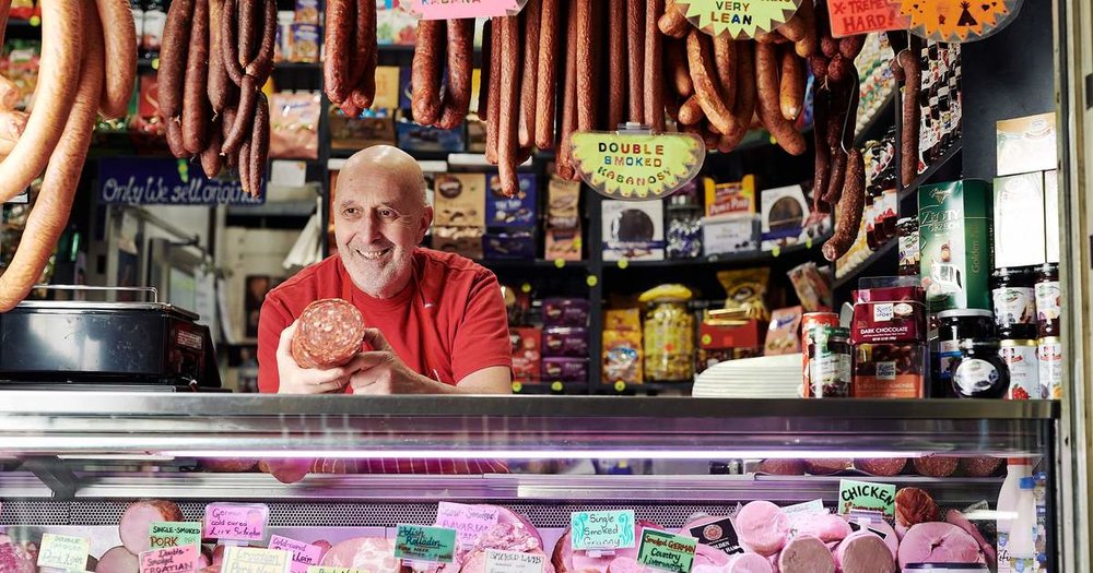 Vendor handling cured meat