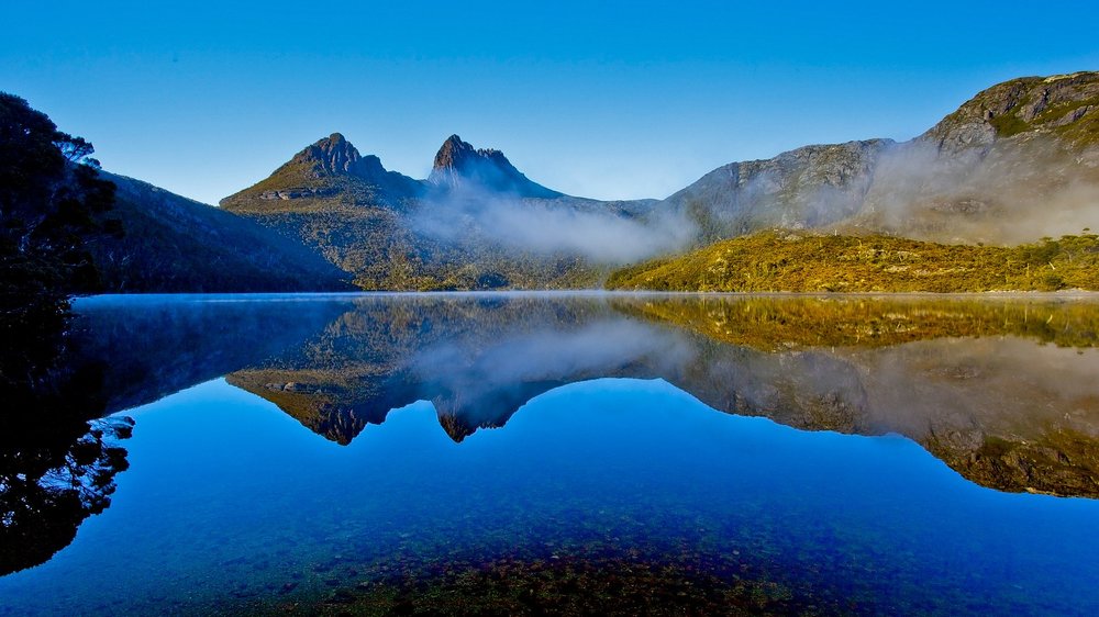 Cradle Mountain from Lake St. Claire | Photo by Robst56 on Wikimedia Commons