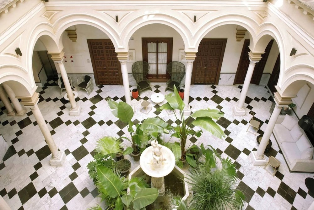 CoolRooms Palacio Villapanés is a restored 18th-century palace featuring historic architecture and a central courtyard
