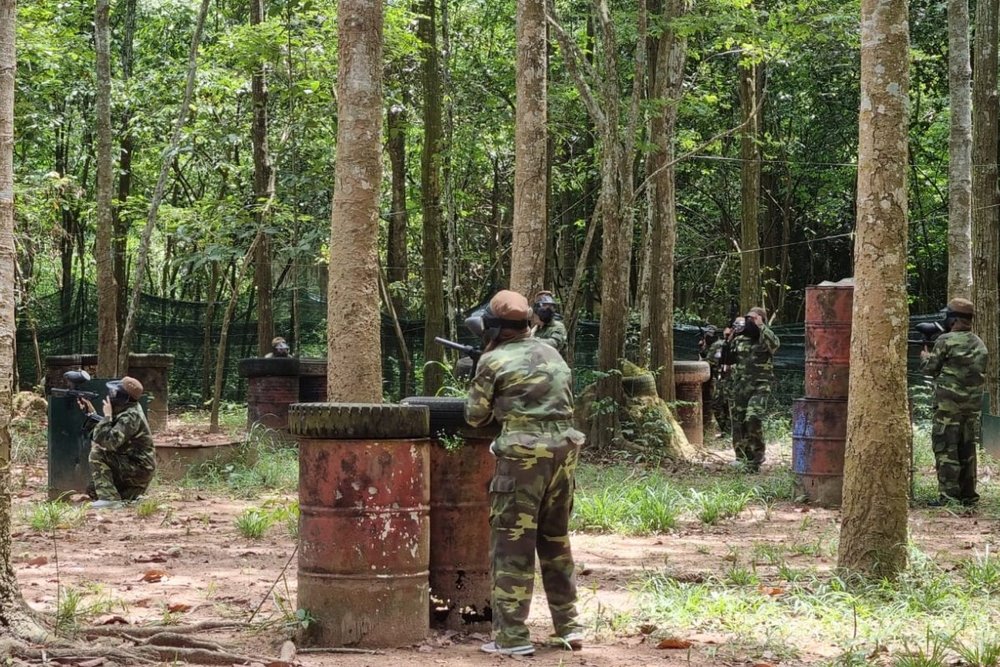 Tham Gia Trò Chơi Paintball Chiến Thuật Trong Rừng