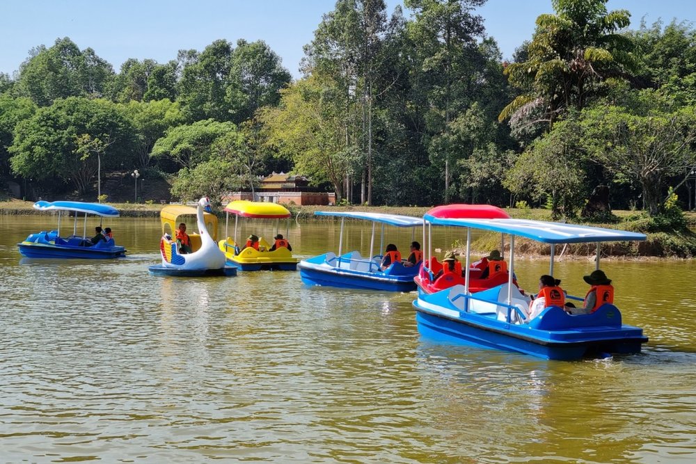 Chèo Thuyền Kayak, Đạp Vịt Ngắm Cảnh Hồ Nhân Tạo