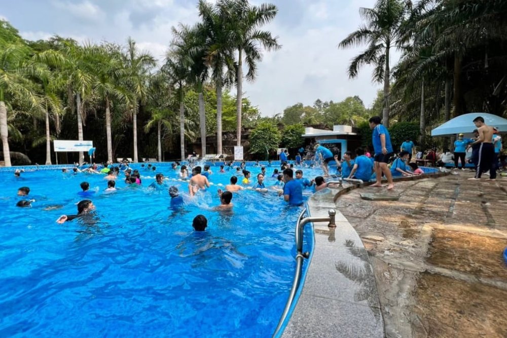Giải Nhiệt Với Hồ Bơi Ngoài Trời Trong Lòng Khu Di Tích