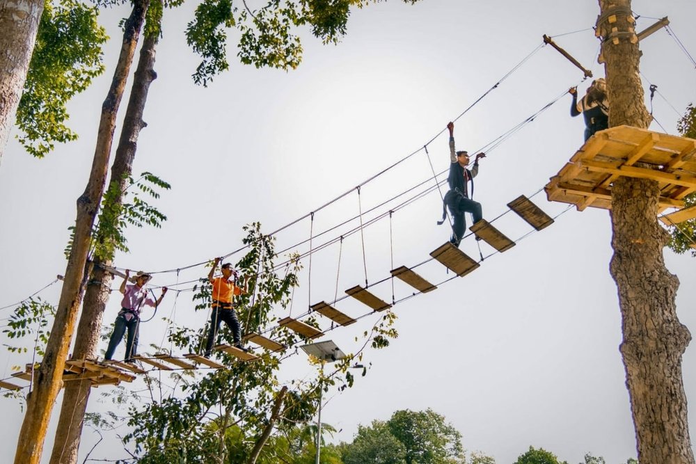 Thử Thách Bản Thân Với Zipline Và Trò Chơi Mạo Hiểm Ngoài Trời