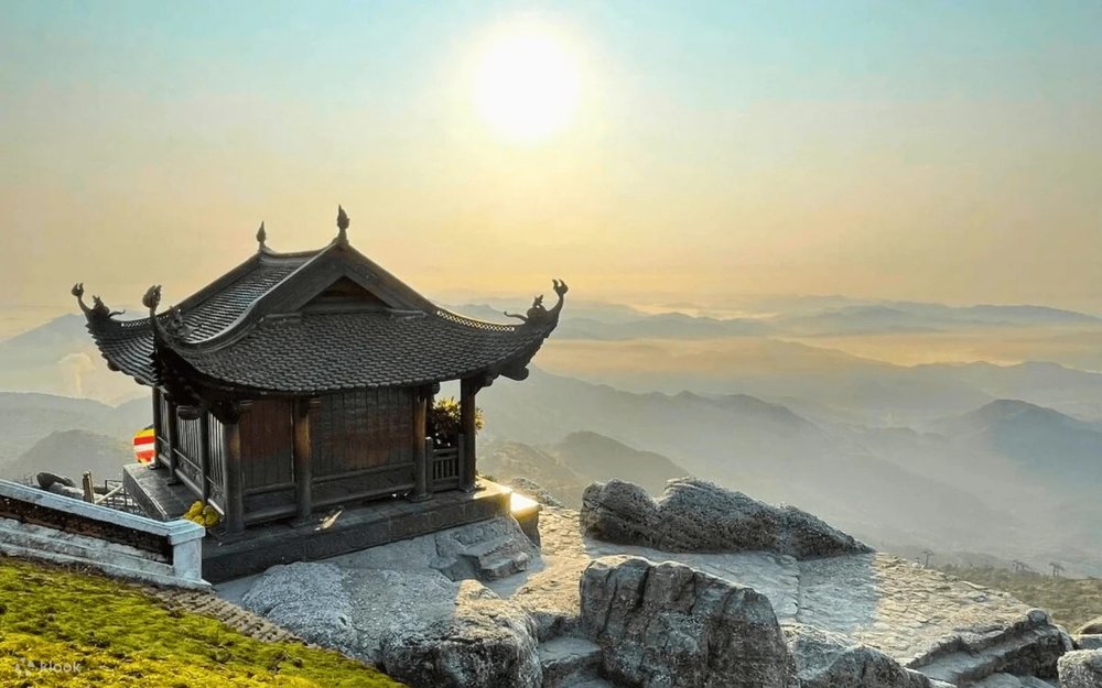 Yên Tử (Quảng Ninh) - Hành Trình Chạm Vào Mây Ngàn