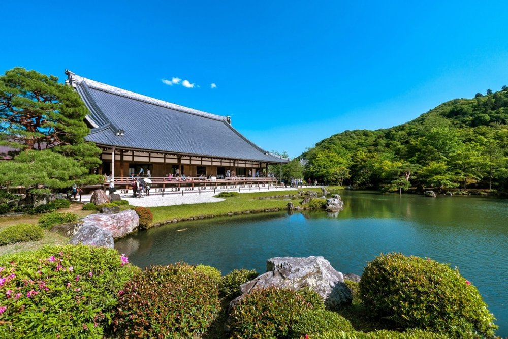 9:45 - 10:45: Khám Phá Chùa Tenryū-Ji Và Khu Vườn Thiền