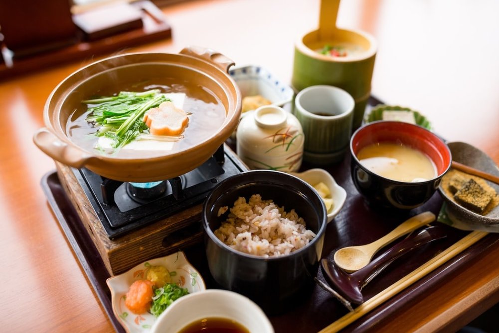 12:30 - 13:30: Ăn Trưa Tại Khu Vực Cầu Togetsukyo