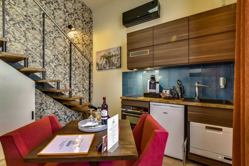 Cozy duplex apartment kitchen and dining area at Villa Erizio Bordeaux