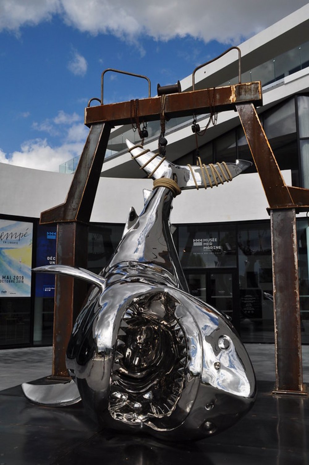 Outside the Musée Mer Marine
