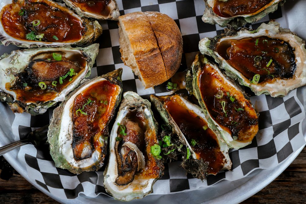 Grilled oysters in a plate
