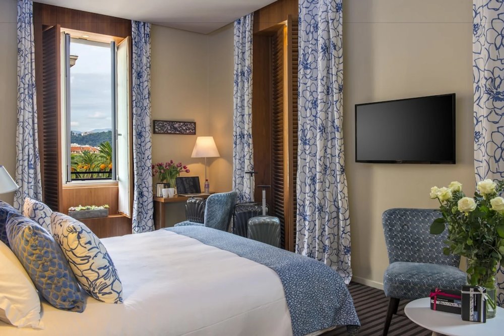 A cozy hotel room in Hotel Beau Rivage Nice