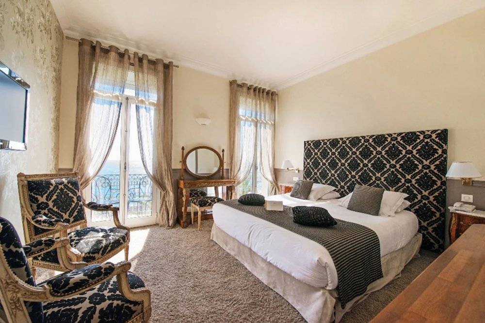 A charming hotel room in Hotel West End Nice Promenade