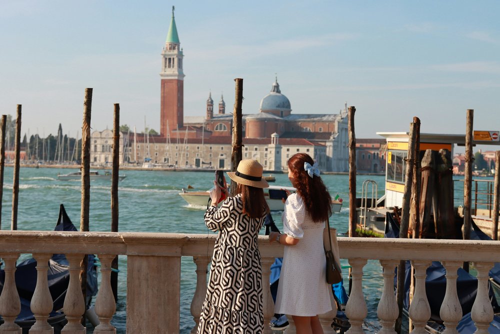 Summer wear in Venice | Photo Credits: Efrem Efre on Pexels