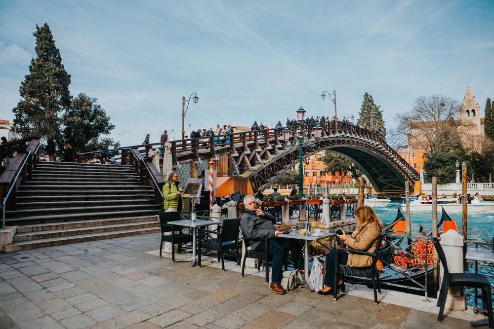 Al Fresco dining in Venice | Photo Credits: Helena Jankovičová Kováčová on Pexels
