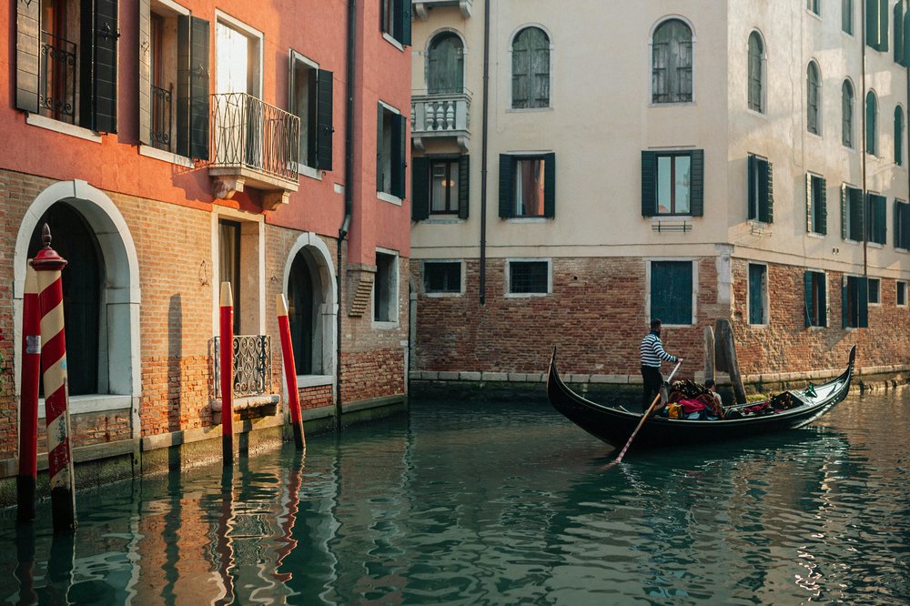 Sunset Gondola ride | Photo Credits: Helena Jankovičová Kováčová on Pexels