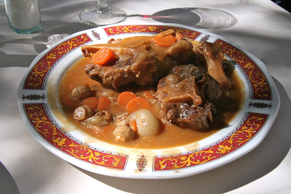 Meaty Rabo de Toro with mix of vegetables | Photo Credit: Wikimedia Commons