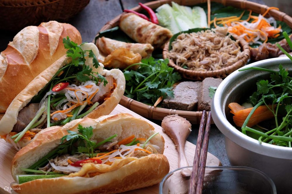 Ăn Gì Tại Bùi Viện? Thiên Đường Ẩm Thực Đường Phố