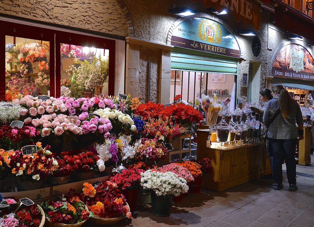 Fresh varieties of flowers from Cours Saleya Night Market | Photo Credit: Wikimedia Commons