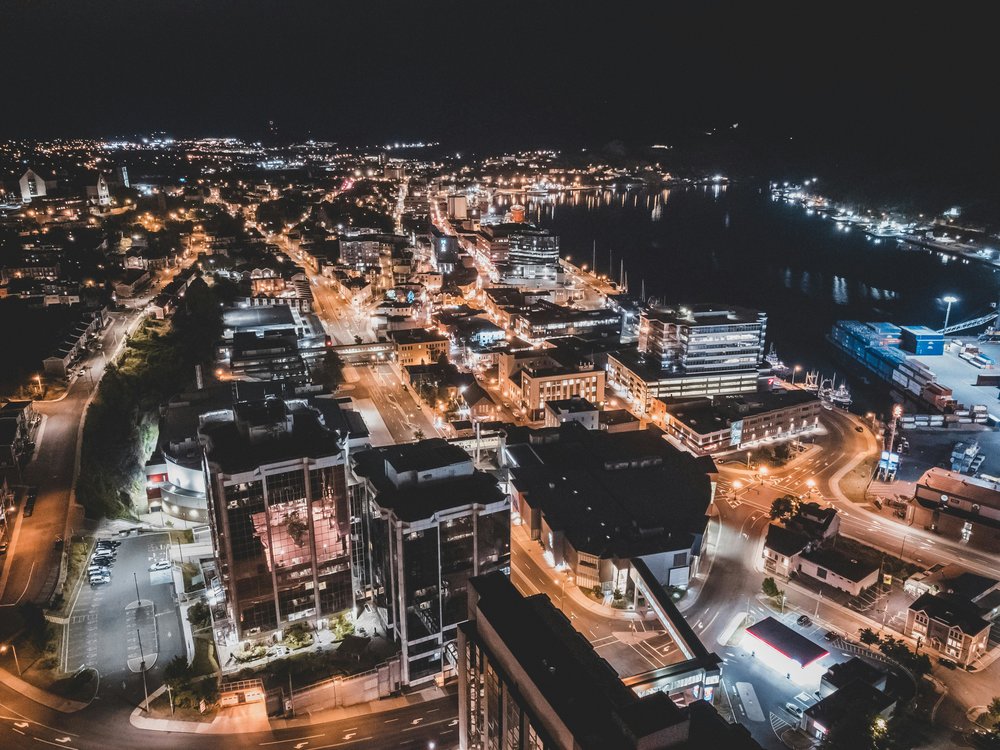 Experience Auckland nightlife with city lights and vibrant energy | Photo from Erik Mclean on Pexels