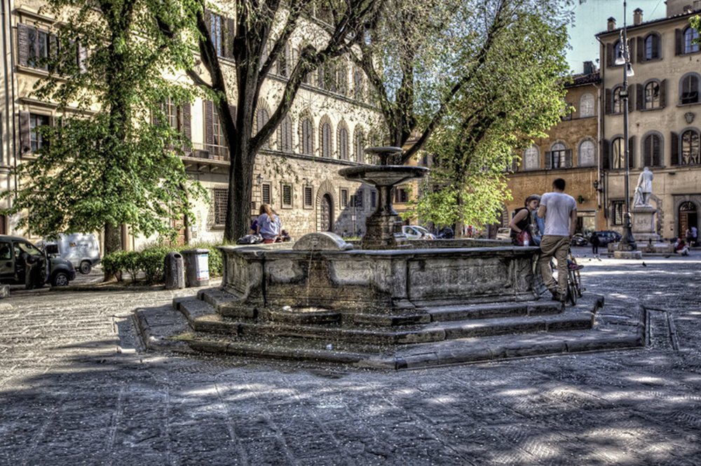  Fountain in tourist square of  Piazza Santo Spirito | Photo Credit: Flickr