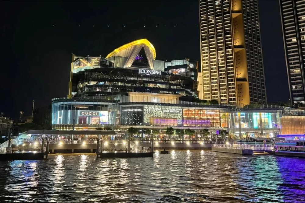 Chao Phraya Tourist Boat: Chiếc Vé "Hop-On Hop-Off" Thần Kỳ Cho Buổi Hẹn Hò Tự Do