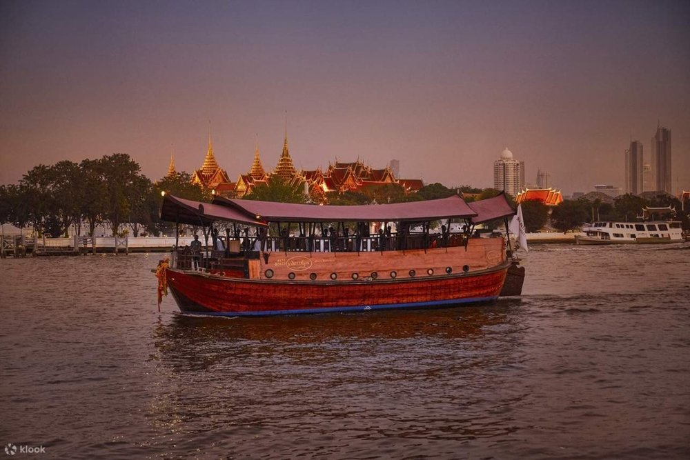 Manohra Cruise: Chiếc Thuyền Gỗ Cổ Kính Cho Đêm Hẹn Hò Riêng Tư, Đậm Chất Thơ