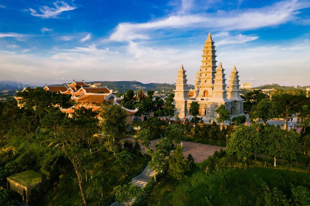 Chiêm Bái Bảo Hải Linh Thông Tự: Góc Tĩnh Lặng "Chữa Lành" Trên Đỉnh Đồi Huyền Bí