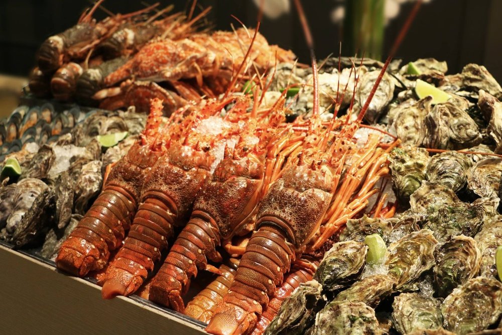 Buffet Hải Sản La Brasserie: "Huyền Thoại" Tôm Hùm Khổng Lồ Đẳng Cấp 5 Sao