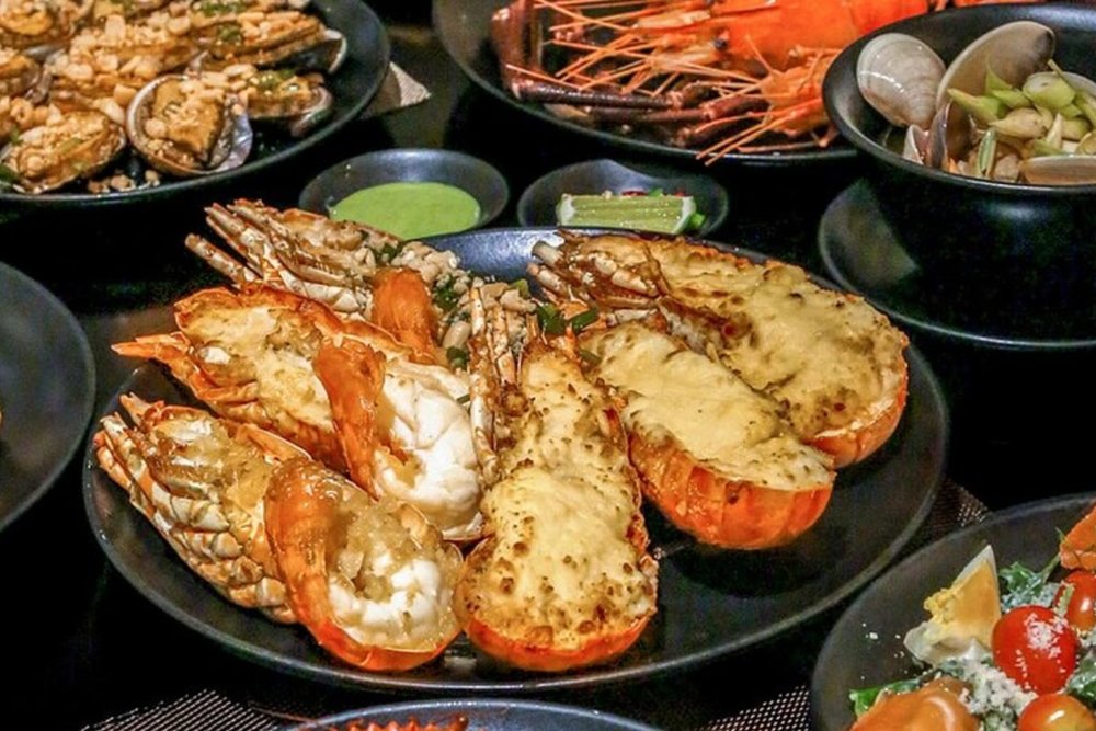 Buffet Hải Sản Nineteen - Khách Sạn Caravelle Saigon: Đẳng Cấp 5 Sao Lâu Đời