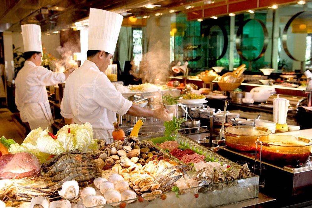 Buffet Hải Sản Chit Chat At The Café - Khách Sạn Hotel Equatorial Saigon: Thiên Đường Ẩm Thực Cho Gia Đình