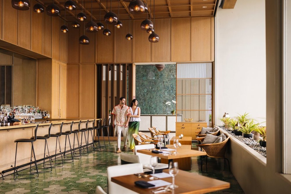A luxurious dining room
