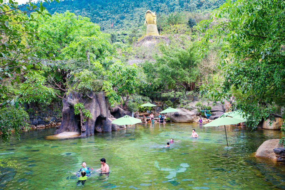 Tha Hồ Sống Ảo Ở Huyệt Long Hồ