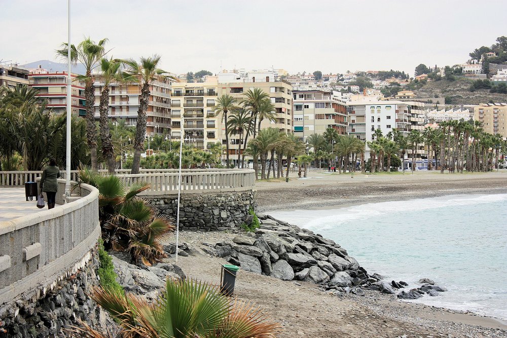 The beach promenade in Almuñécar | Photo by Dguendel on Wikimedia