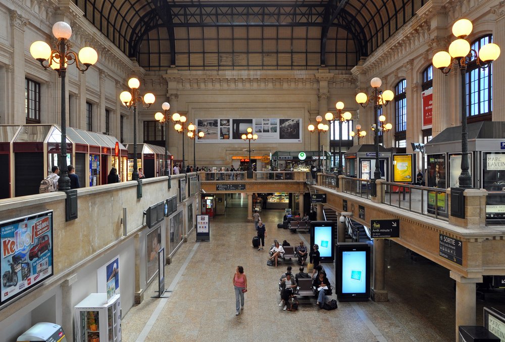 Historic Bordeaux train station interior with travelers | Photo Credit: Wikimedia Commons