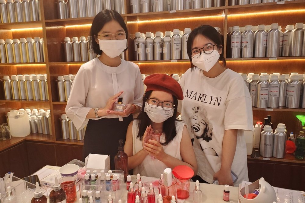 Workshop Nước Hoa Hồ Chí Minh: Tự Tay Chế Tác Mùi Hương Độc Bản Cho Chính Mình