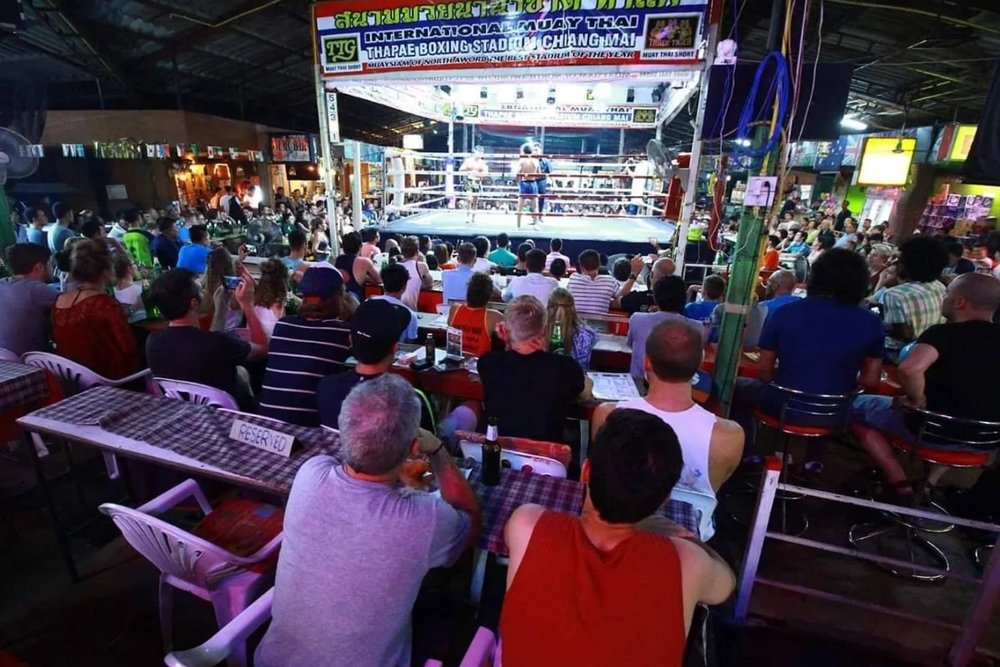 Sân Đấu Thapae Boxing Stadium: Bùng Nổ Cảm Xúc Cùng Những Trận Muay Thai Rực Lửa