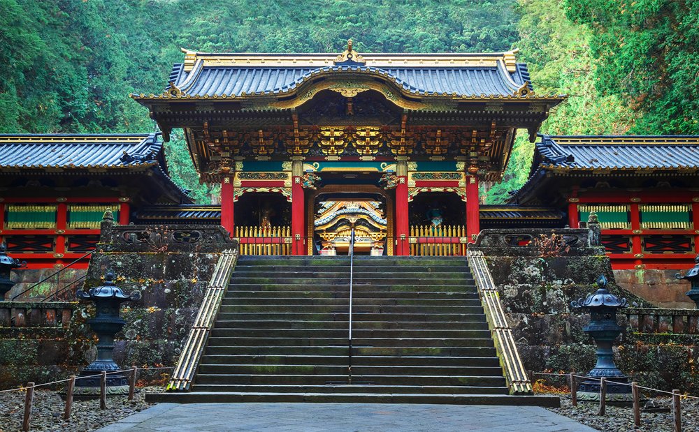 The magnificent "Yin-Yang Gate” in Tosho-gu Shrine