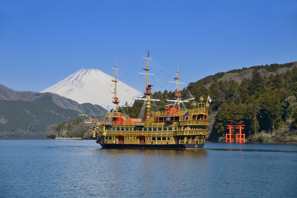 Cruise around the scenic area of Lake Ashinoko aboard the Hakone Sightseeing Cruise pirate ship, Royal II