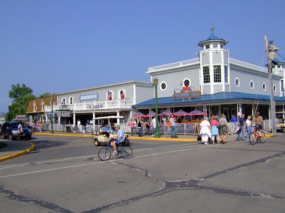 The Boathouse Bar and Grill in Put-in-Bay | Photo Credits: Analogue Kid on Wikimedia