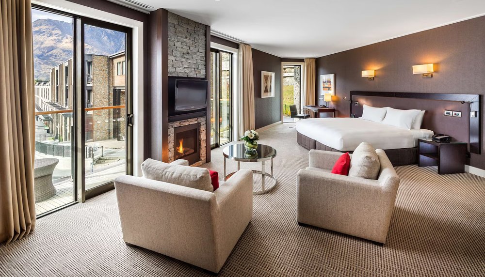 Cozy luxury suite in Hilton Queenstown Resort & Spa