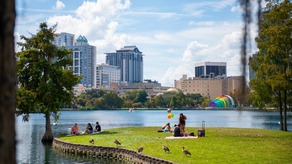 People having a picnic at Lake Eola Park