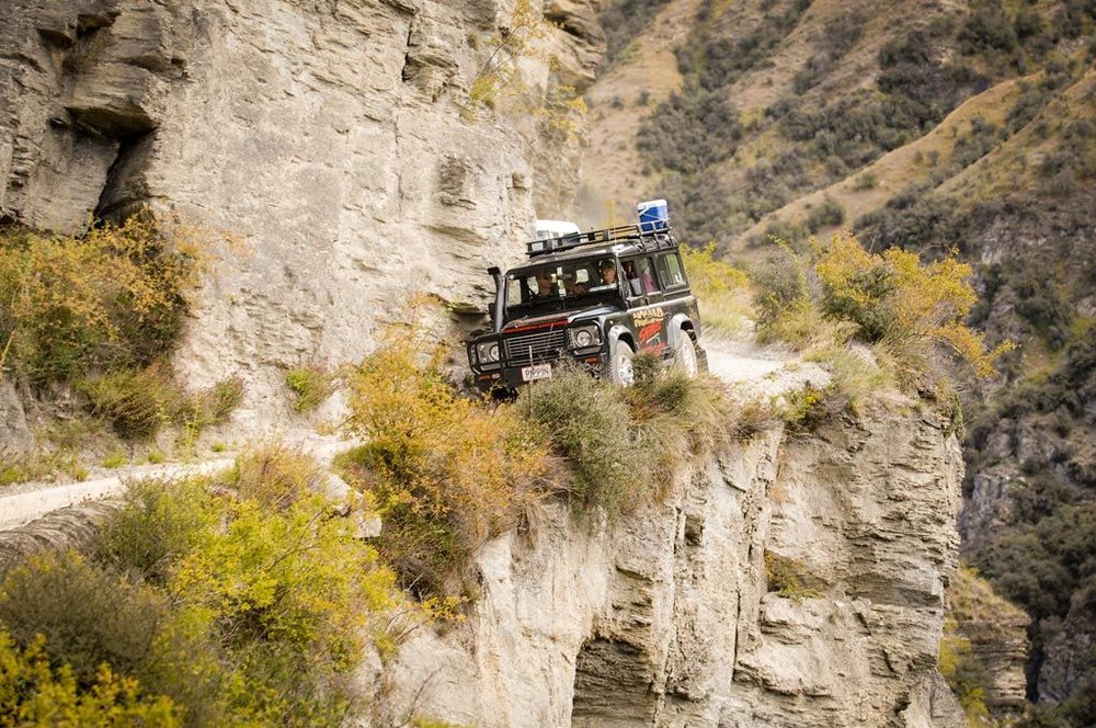 Adventurous 4WD drive along Skippers Canyon near Queenstown