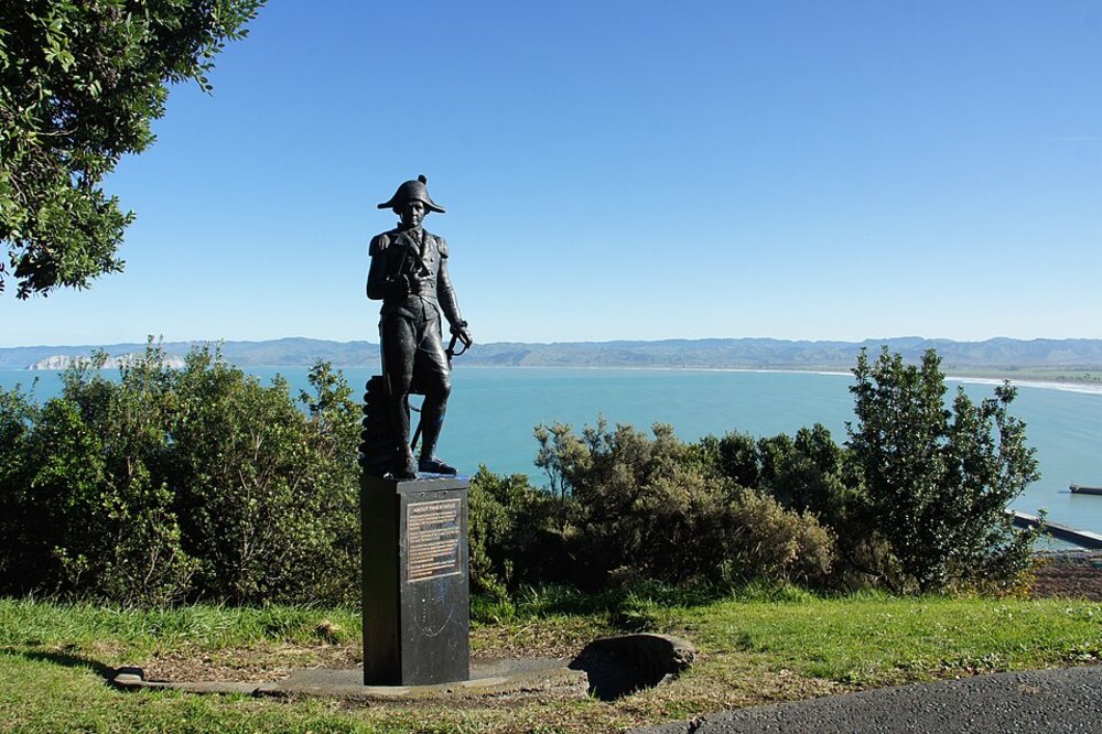 The Statue of James Cook at Titirangi Hill.
