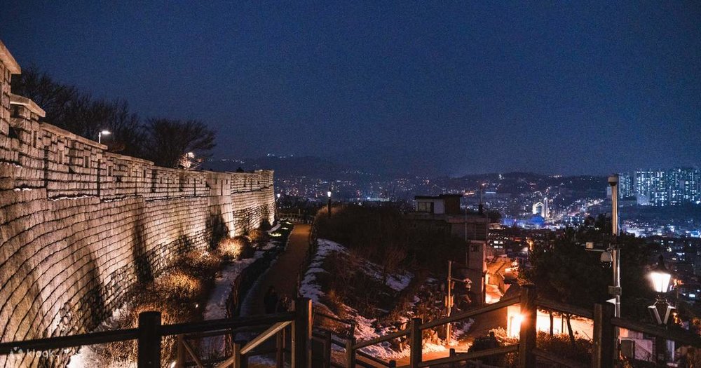 Seoul City Wall from Naksan Park at night
