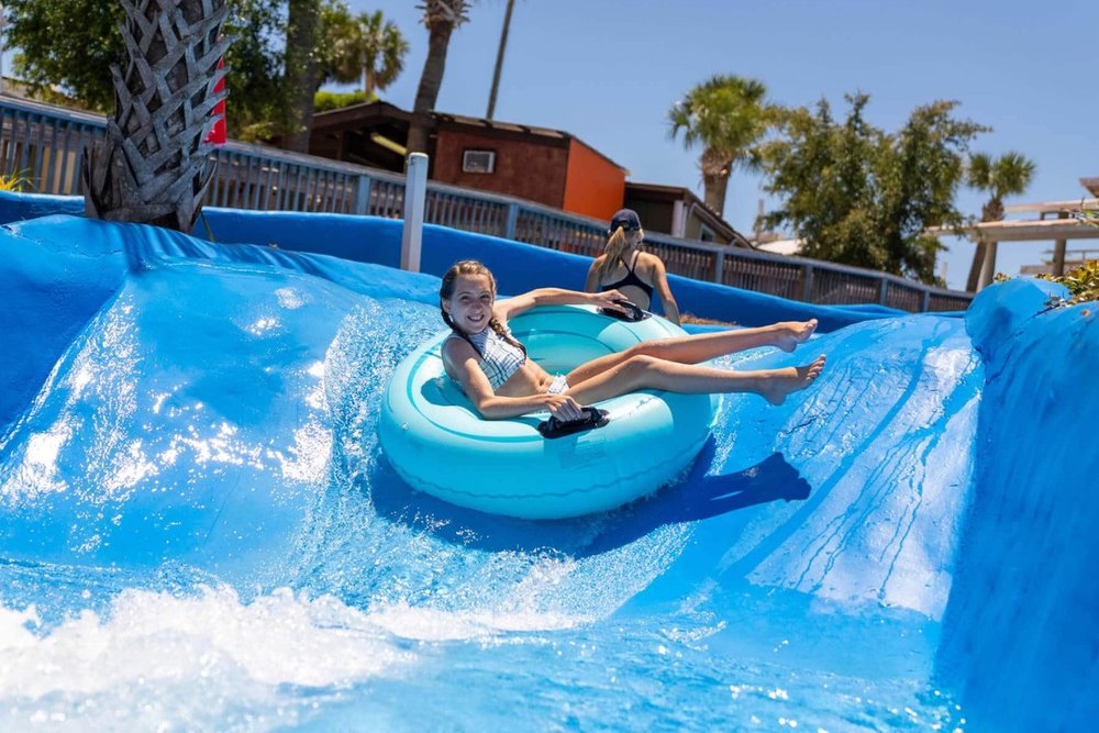 Big Kahuna Wave Pool: Trận "Chao Đảo" Cực Đã Khi Cả Nhà Cùng Đón Sóng Khổng Lồ